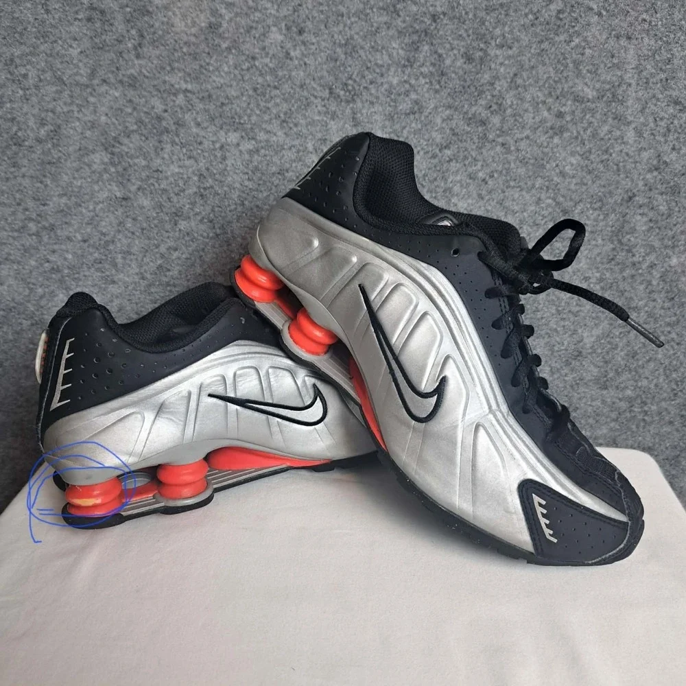 Nike Shox R4 Red Black Metallic Silver Sneakers, Size 5.5Y / 7W BNIB CW2626-005